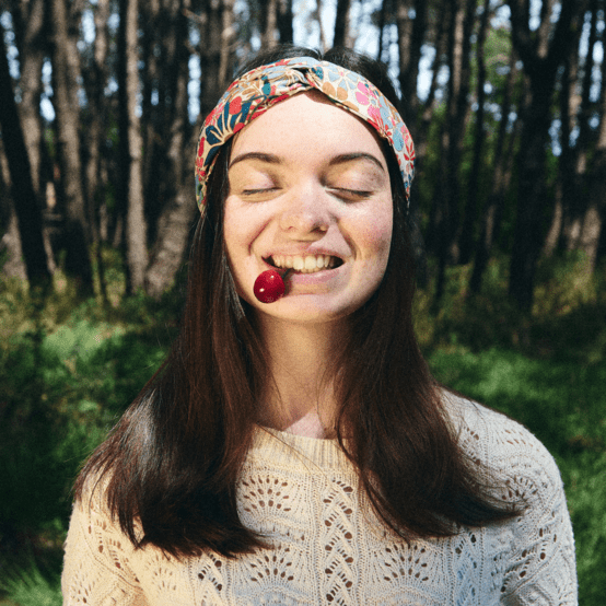 crossed headband cerise en fleur
