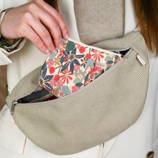 Mini Pleated clutch bag cerise en fleur