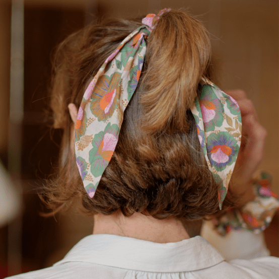 Short tail scrunchie fleur de thé