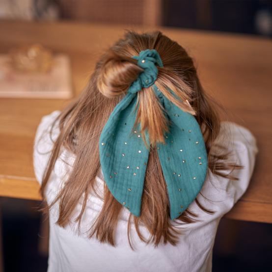 Short tail scrunchie gaze pois or eucalyptus