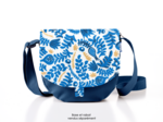Flap of small shoulder bag passion bleue