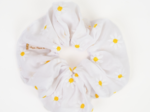 Scrunchie white daisies