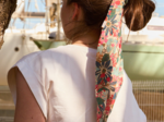 Long tail scrunchie cerise en fleur