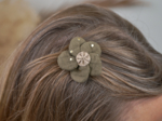Mini Flower petal hair slide gaze pois or kaki