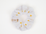 Small scrunchie white daisies