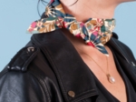 Long tail scrunchie cerise en fleur