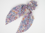 Short tail scrunchie comptine enchantée rose