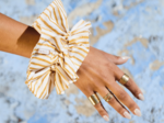 Maxi Double Scrunchie rayé or blanc