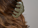 Large Rounded Hair Clip lacquered khaki