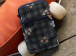 Quilted phone pocket tartan fleuri