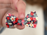 Small bow hair slide tapis rouge