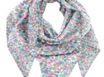 Pom pom scarf pastel fleuri
