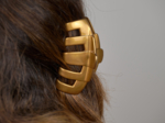 Large Rounded Hair Clip lacquered gold