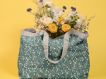 Tote bag with a zip fleuri kaki