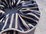 Large Piping Scrunchie striped  ivory navy