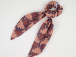 Short tail scrunchie palmeraie