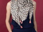 Pom pom scarf leopard