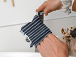 Make-up Remover Glove striped silver dark blue