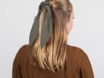 Short tail scrunchie khaki lurex gauze