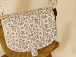 Flap of small shoulder bag rêve de jasmin