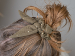 Bunny ear Scrunchie gaze pois or kaki