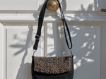 Flap of shoulder bag mocha quilted leopard