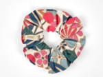 Small scrunchie cerise en fleur