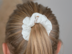 Small scrunchie white corduroy