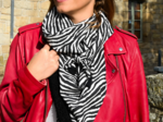 Pom pom scarf zèbre