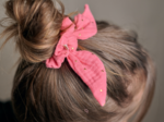 Bunny ear Scrunchie gaze pois or rose sorbet