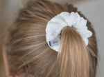 Small scrunchie starry white english embroidery 