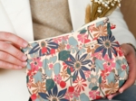 Pleated clutch bag cerise en fleur