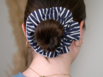 Large Piping Scrunchie striped  ivory navy