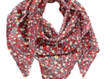 Pom pom scarf tapis rouge