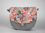 Flap of small shoulder bag cerise en fleur