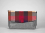 Flap of shoulder bag ruby lurex tartan