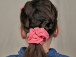 Scrunchie gaze pois or rose sorbet