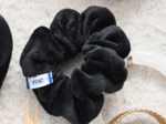 Small scrunchie black velvet