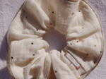 Large Piping Scrunchie gaze pois or écru