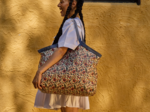 Tote bag with a zip plumes d'été