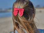 Bow tie hair slide rouge foncé