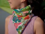 Pom pom scarf fleurs des iles