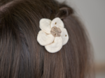 Mini Flower petal hair slide gaze pois or écru