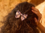 Bow tie hair slide palmeraie