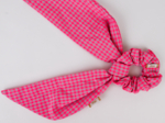 Short tail scrunchie neon pink gingham