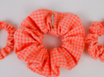 Scrunchie neon orange gingham