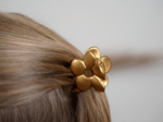 Small Flower Hair Clip lacquered gold