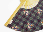 Hand-held fan tartan fleuri