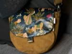 Flap of small shoulder bag eden indien