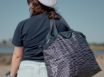 Tote bag with a zip striped  ivory navy